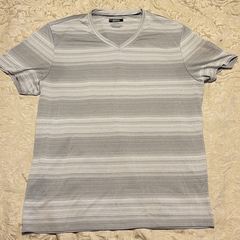Men’s Alfani V-Neck T-Shirt. Size Large.